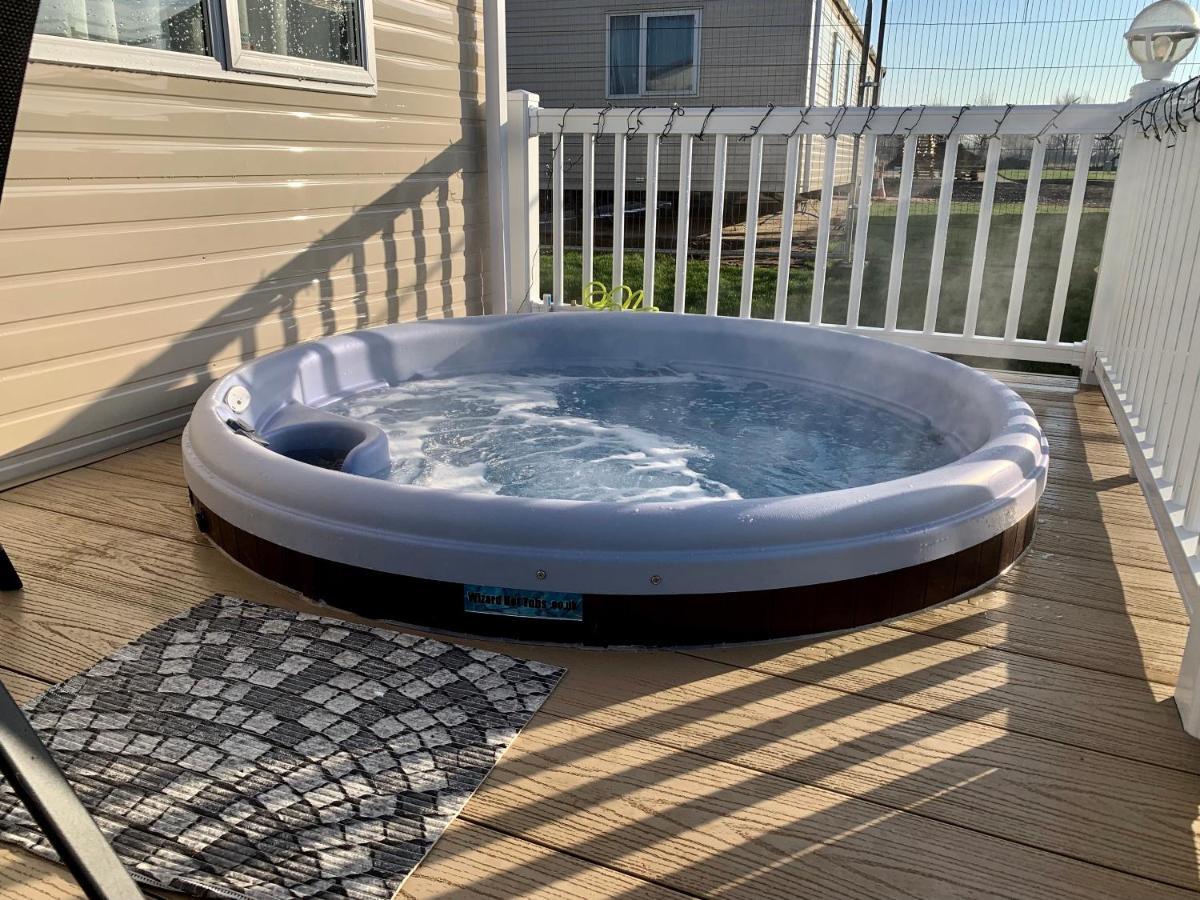 Relaxing Holiday Home With Hot Tub At Tattershall Lakes Esterno foto