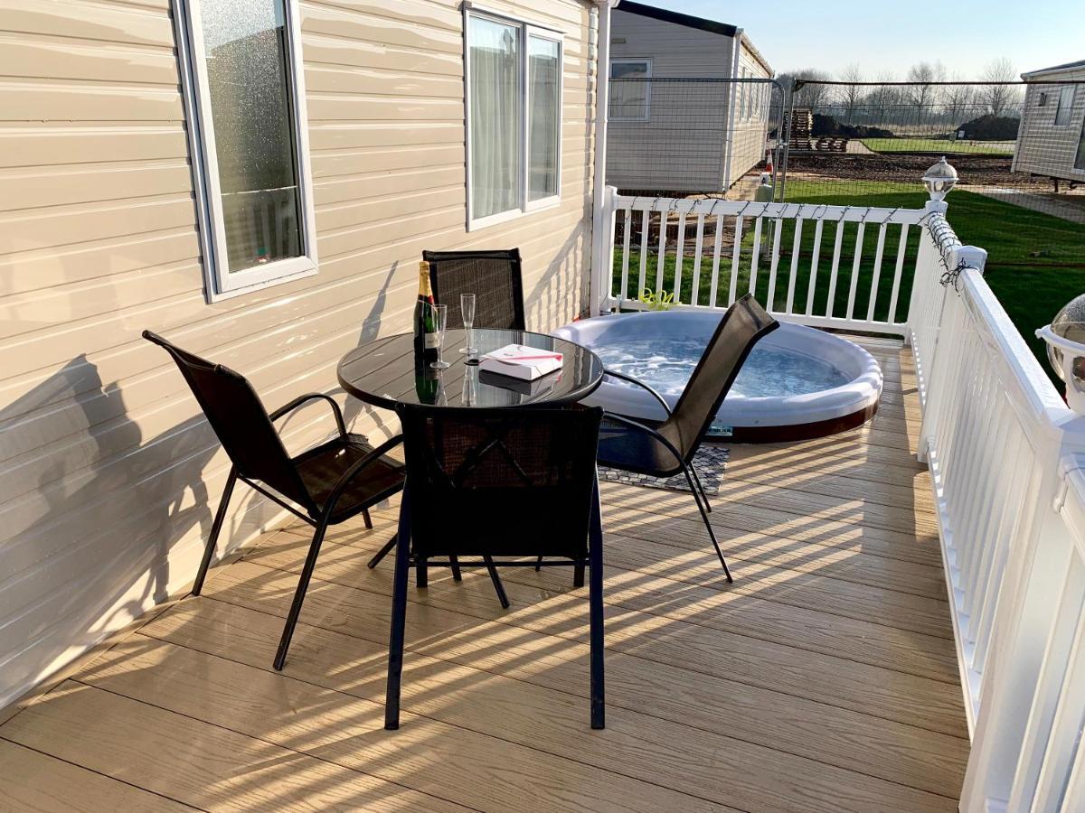 Relaxing Holiday Home With Hot Tub At Tattershall Lakes Esterno foto